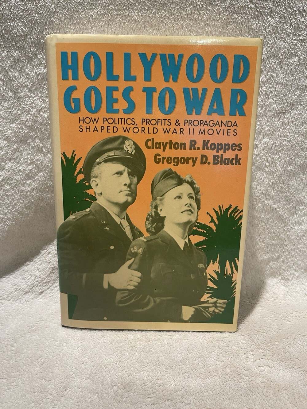 Hollywood Goes to War : How Politics, Profit and Propaganda Shape First Edition